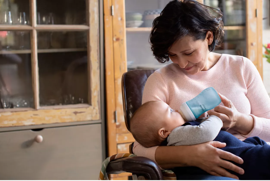 Бебешка бутилка Philips Avent Natural Response, синя SCY903/21