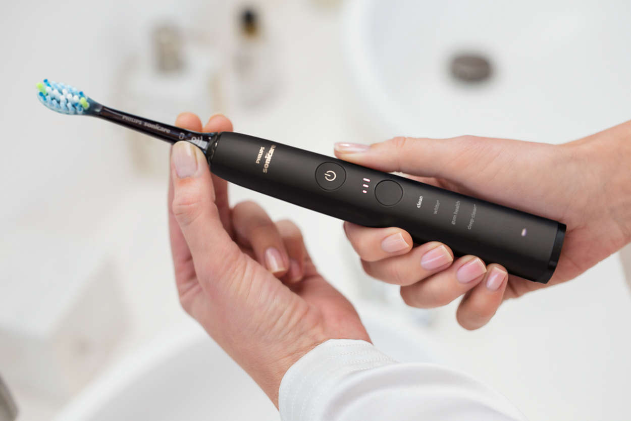 Зъбен душ и звукова четка за зъби и Philips Sonicare DiamondClean 9000, черна HX3886/43