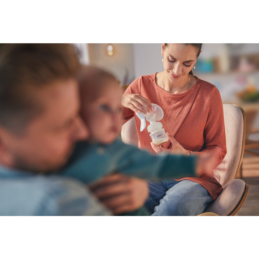 Комплект за кърмене с ръчна помпа за кърма Philips Avent SCF430/16