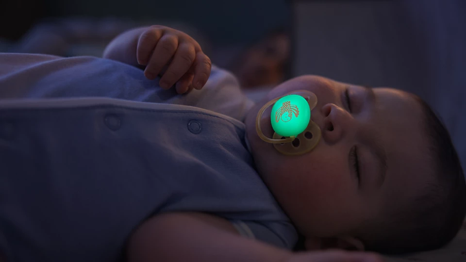 Philips Avent Pacifier Ultra Soft NightTime SCF094/02, 0-6 м., 2 броя
