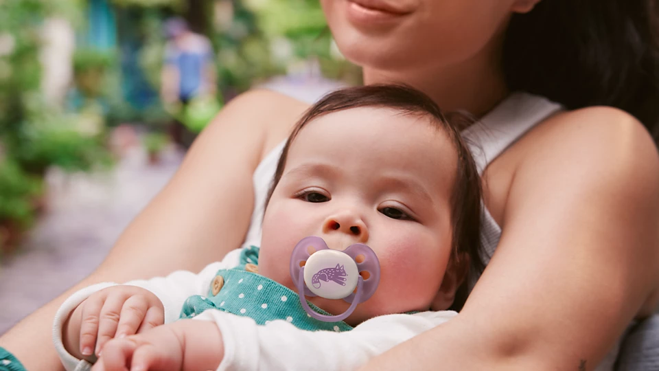 Philips Avent Pacifier Ultra Soft NightTime SCF094/04, 6-18 м., 2 броя