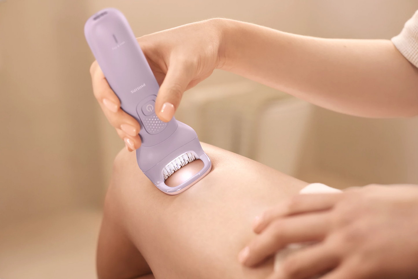 100% водоустойчив безжичен епилатор Philips 9000 BRE728/00