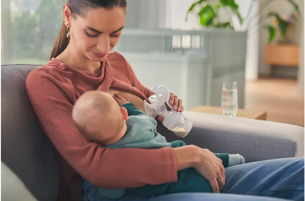 Комплект за кърмене с ръчна помпа за кърма и стерилизатор за бутилки Philips Avent SCD430/50