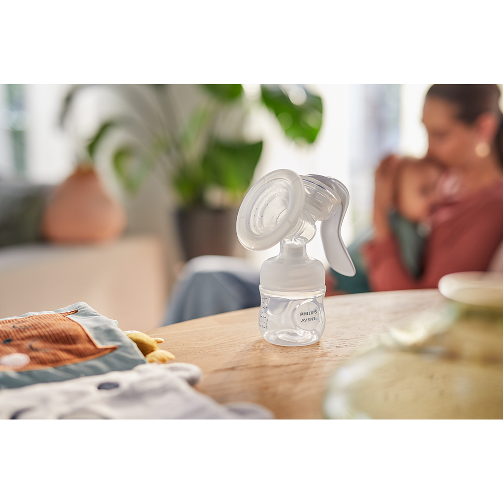 Комплект за кърмене с ръчна помпа за кърма и стерилизатор за бутилки Philips Avent SCD430/50