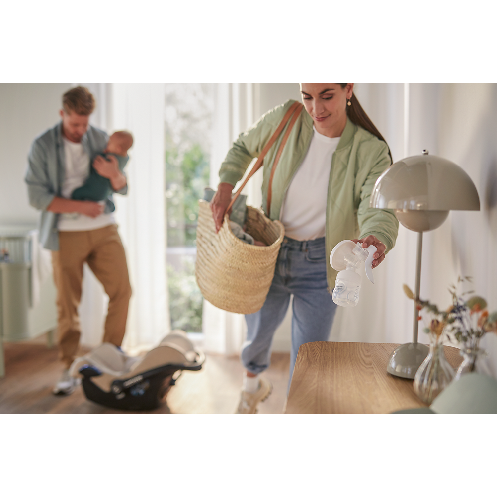 Комплект за кърмене с ръчна помпа за кърма и стерилизатор за бутилки Philips Avent SCD430/50